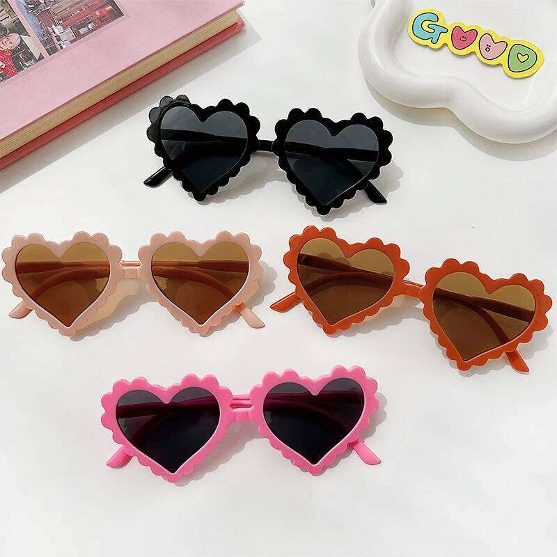 Children Cute Sweet Heart Outdoor Boys Girls Lovely Personality Street Shooting Classic Kids Sunglasses Z260305