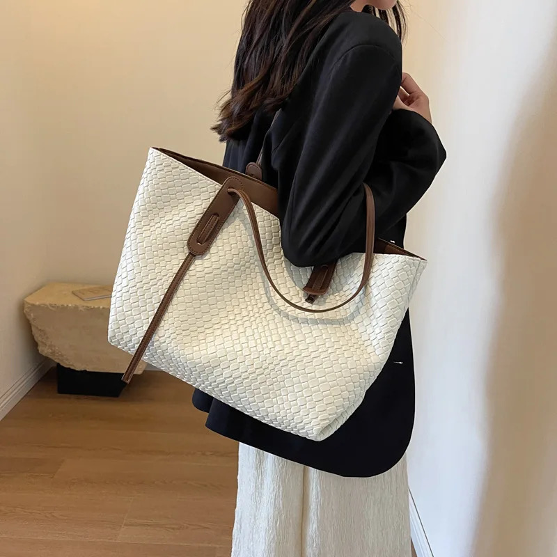 Autumn and Winter Trendy Vintage Rhombic Woven Shoulder Bags Large Capacity Underarm Bag Daily Commuting Bag Casual Handbags 260303