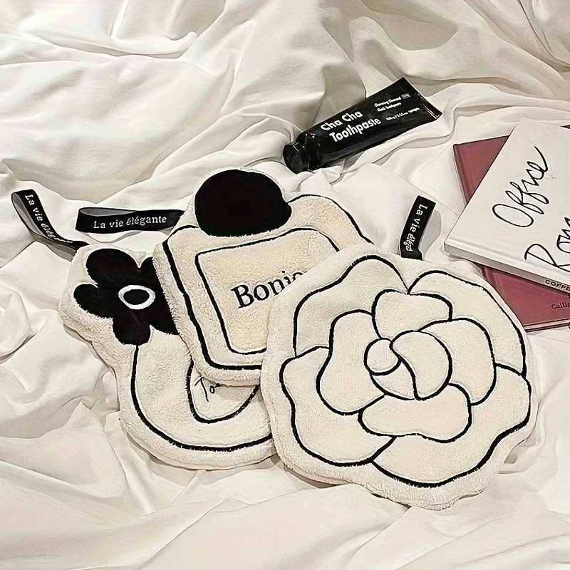 French Camellia Hanging Hand Towel Coral Fleece Absorbent Cloth for Kitchen BathroomT260305