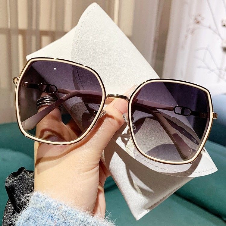 2026 New Designer Luxury Brand Gradient Integrated Classic Elegant UV Protection Outdoor Sports Women's Sunglasses