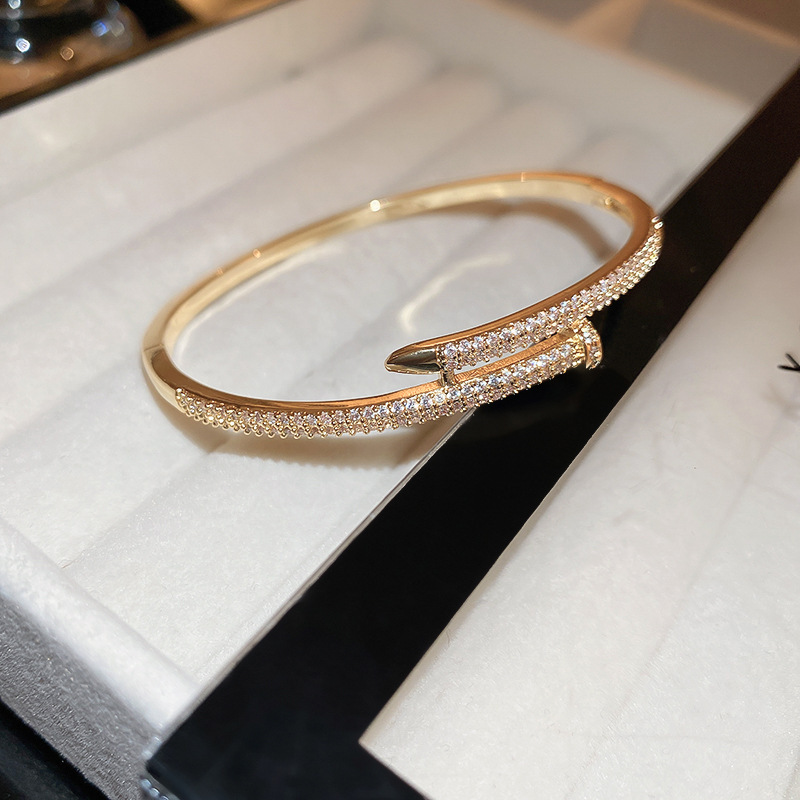 Bracelet Designer Luxury jewelry bangle for women Copper plated 18K gold Dia Studded Open Bracelets High End Fashion Personality Design Holiday gifts 