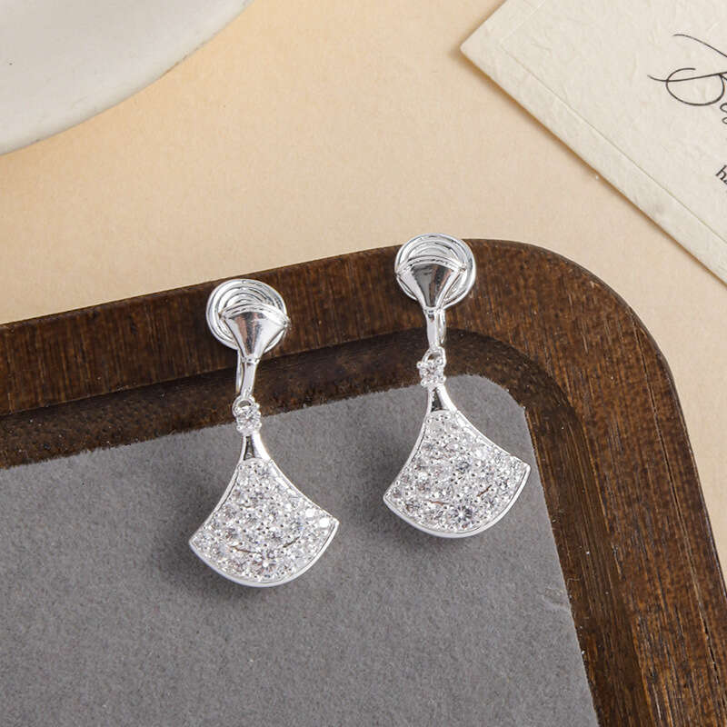 Korean Fashion Light Luxury Zircon Micro-inlaid Waistline Women Classic Retro Mosquito Coil Clip Fan-shaped Skirt Earrings For Women