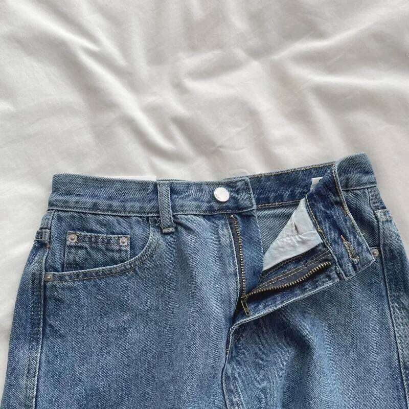 Retro Simple Wide-leg Denim Shorts. New Summer Fashion High-waisted, Loose and Casual Comfortable Mid-length Jeans for Women XJ260305