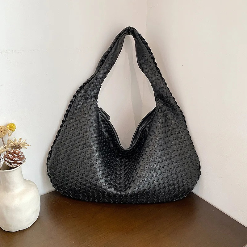 French Handmade Large Woven Handbag Versatile and Niche Single Shoulder Handbag 260303