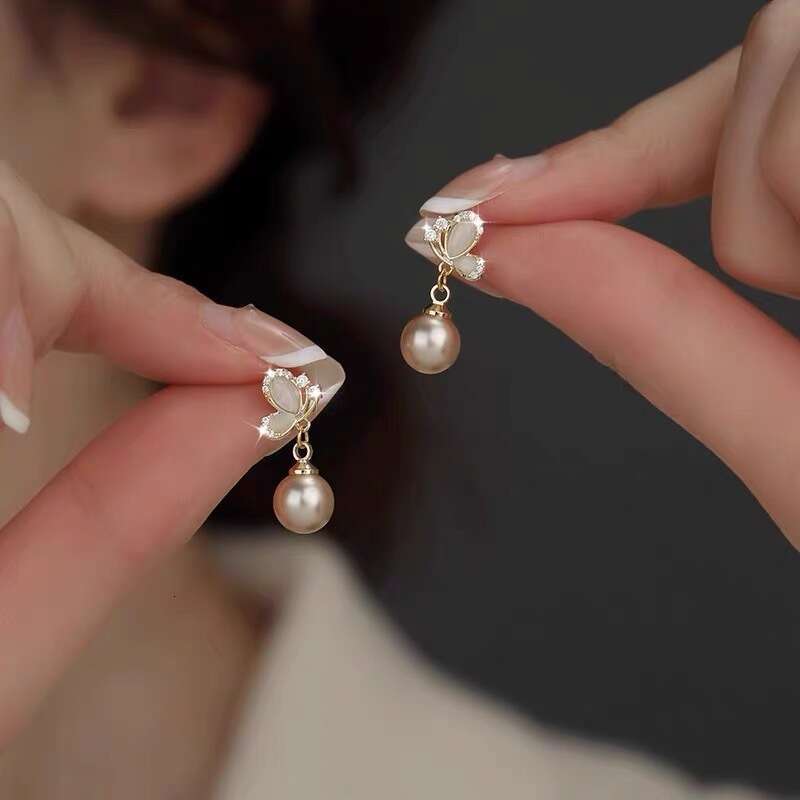 Champagne High-end Pearl Cat's Eye Stone Butterfly Earrings for Women Versatile Accessories Mosquito Coil Ear Clips
