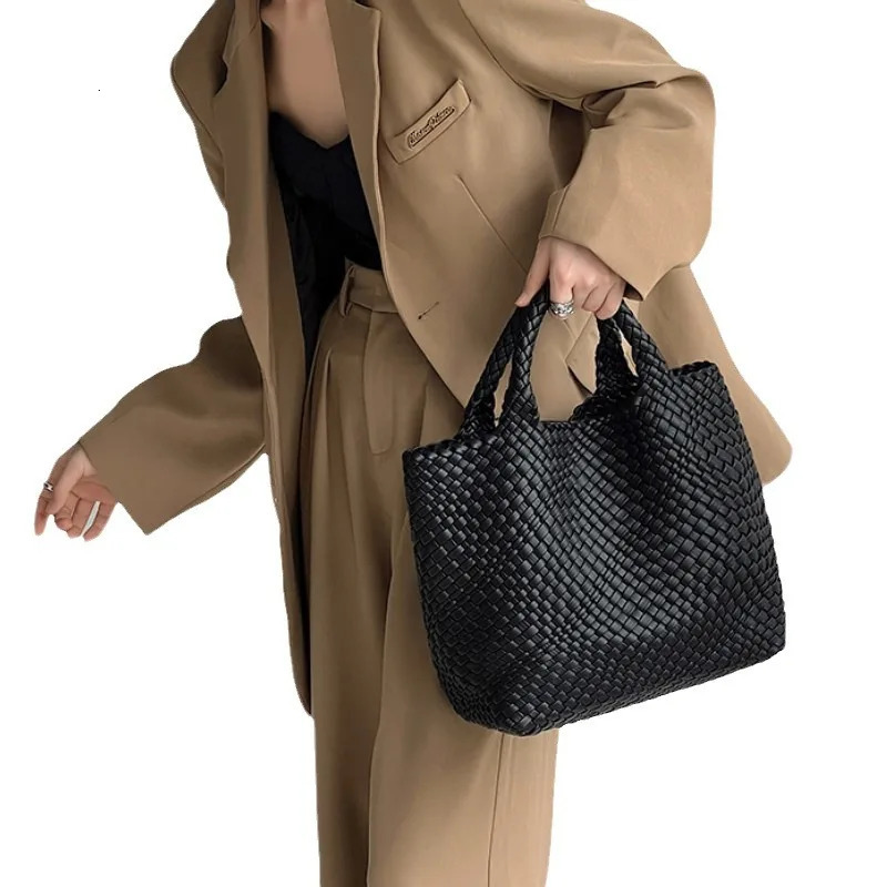 Fashion Woven Bag for Women Vegan Leather Tote Bag Medium Summer Beach Travel Handbag and Purse Retro Handmade Shoulder Bags 260303