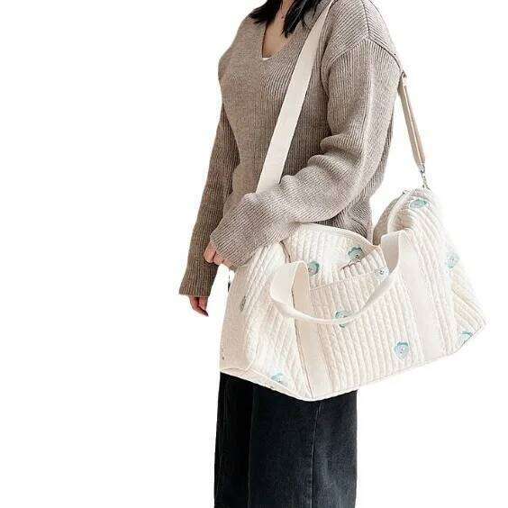 Korean ins new embroidered mommy large capacity duffel portable messenger bag Z260304