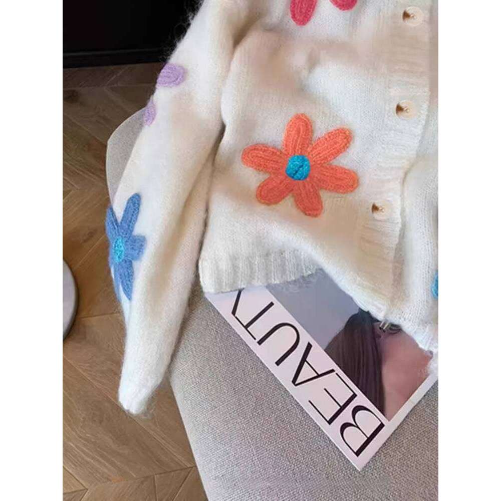 Women's autumn and winter flower embroidery anti-aging sweet round neck long sleeved jacket, loose, casual, elegant XJ260305