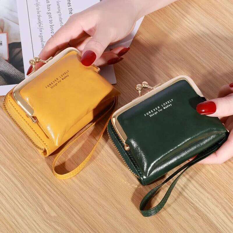 New Women's Wrist Strap Short Wax Oil Leather Zero Large Capacity Letter Multi Card Bag Wallet C260304