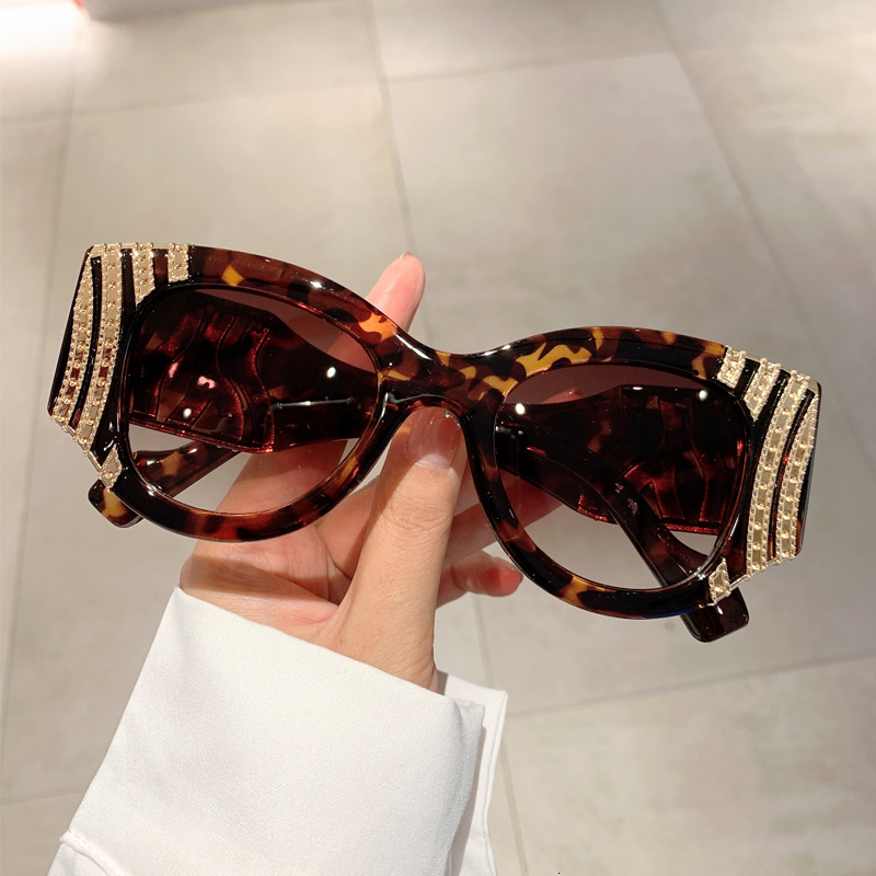 2026 New Designer Luxury Brand Casual Style Metal Personalized Decoration Retro Fashion Sunglasses European And American New Outdoor Sunscreen Sunglas