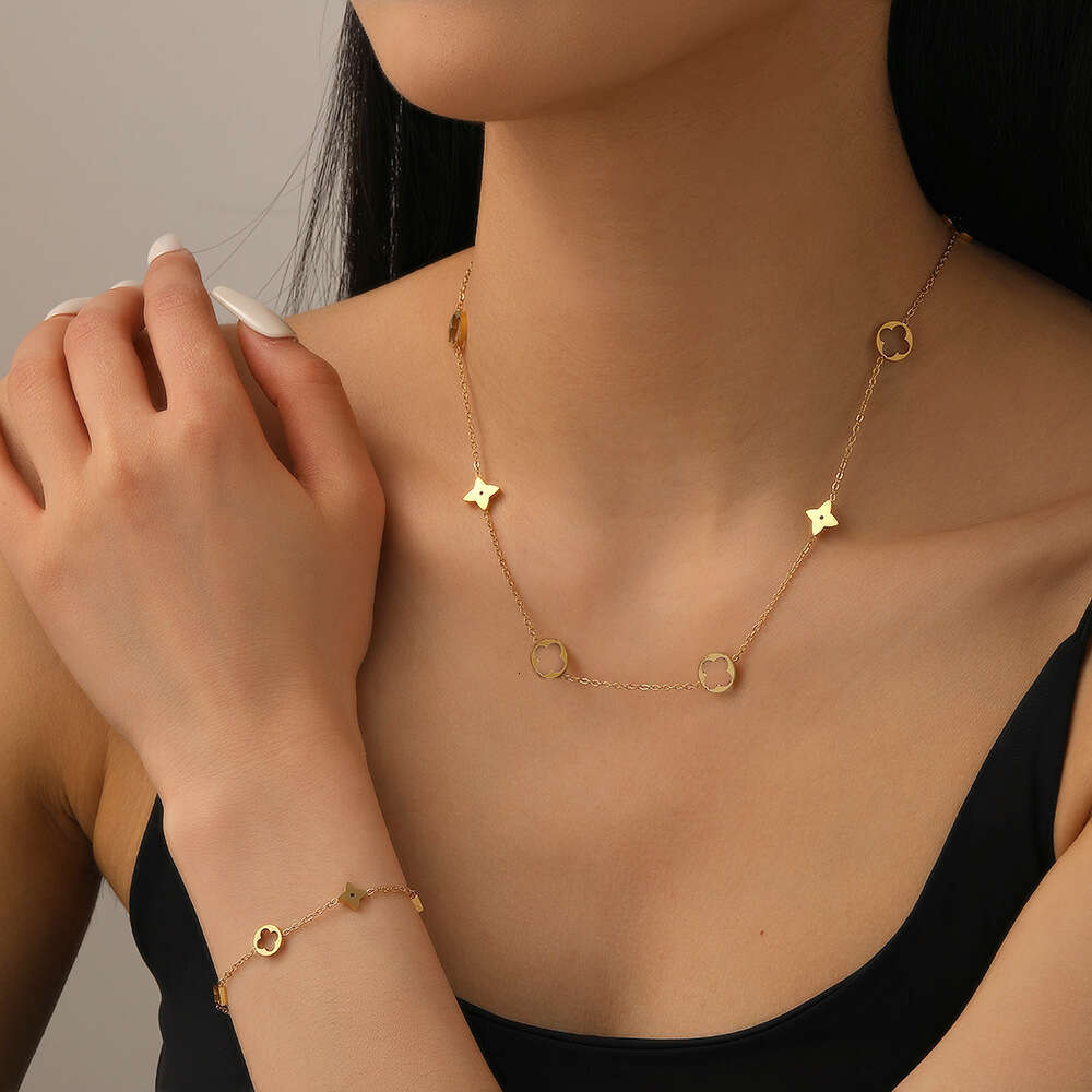 Openwork Four-Leaf Clover Necklace Designer Women's Jewelry Luxurious Minimalist Versatile Collar Chain The Perfect Holiday Gift for Her