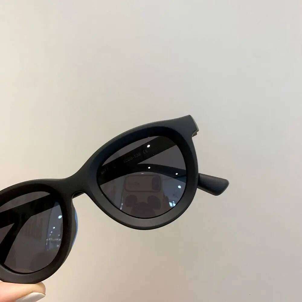 Outdoor Retro Kids Sunglasses Candy Color UV Protection Silicone Frame Shades Soft Beach Play Eyewear for Boys & Girls Z260304