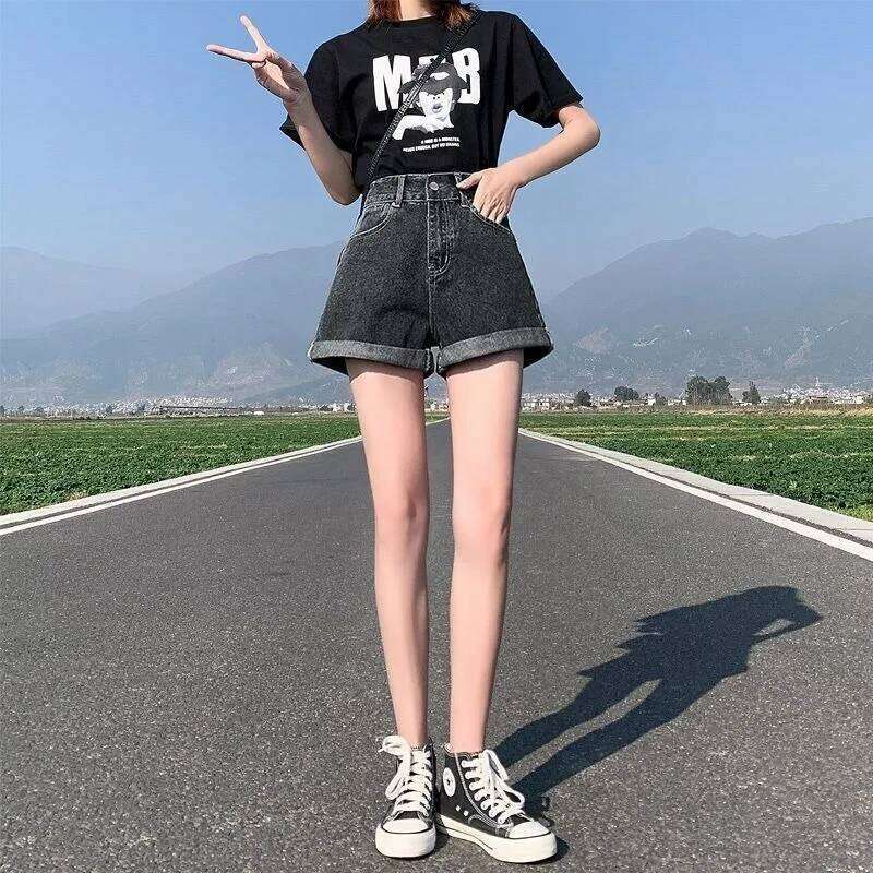 Women's high waisted denim shorts women's summer new A-line spicy girl looks slim, wide leg loose white hot pants trendy XJ260305