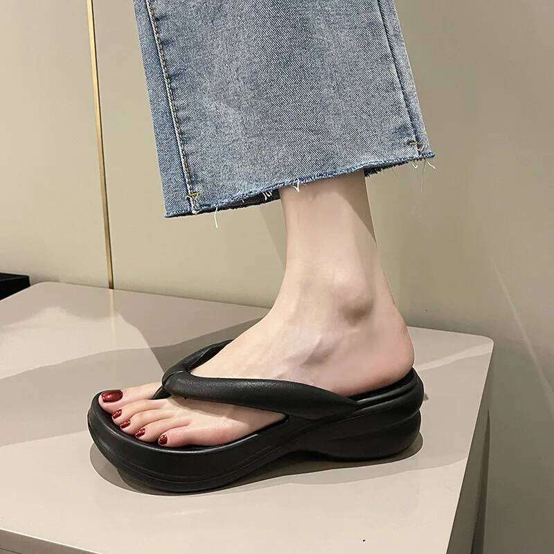 Thick Sole Wedges Flip Flops For Women 2025 Summer Clip Platform Sandals Woman Non-slip Beach Slippers Girls Outdoor Slides