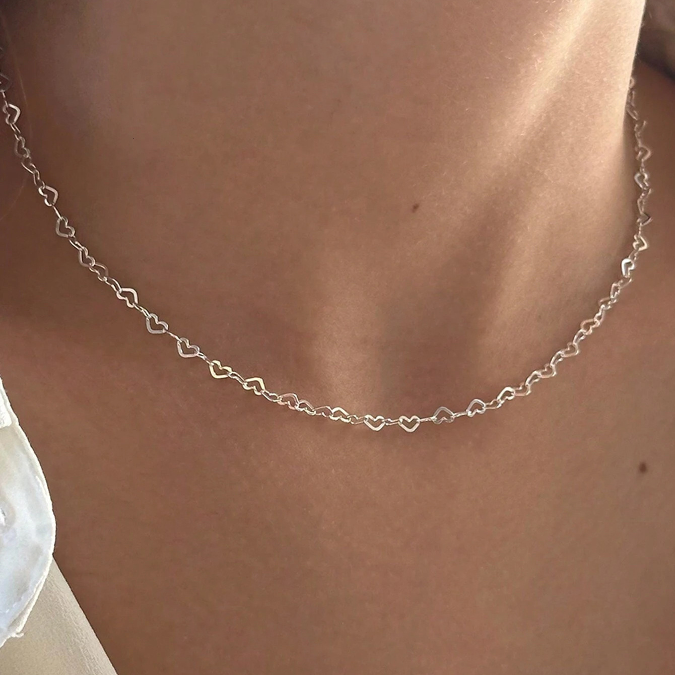 Popular bracelets fashionable and simple bracelets hollow heart bracelets heart-shaped bracelets for women 260106