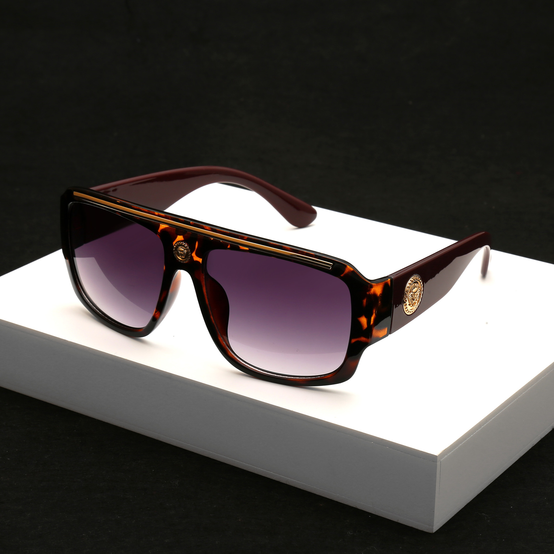 2026 New Designer Luxury Brand Retro Cat Eye Sunglasses European And American Style Wide Leg Sunglasses Outdoor Sports Couple Sunglasses