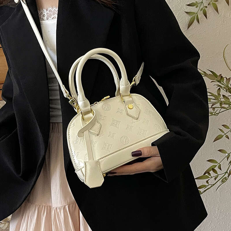 Women 2026 Colour Super Hot Wholesale Shell Trendy Light Luxury High End Fashionable Design Single Shoulder Crossbody Bag For Women