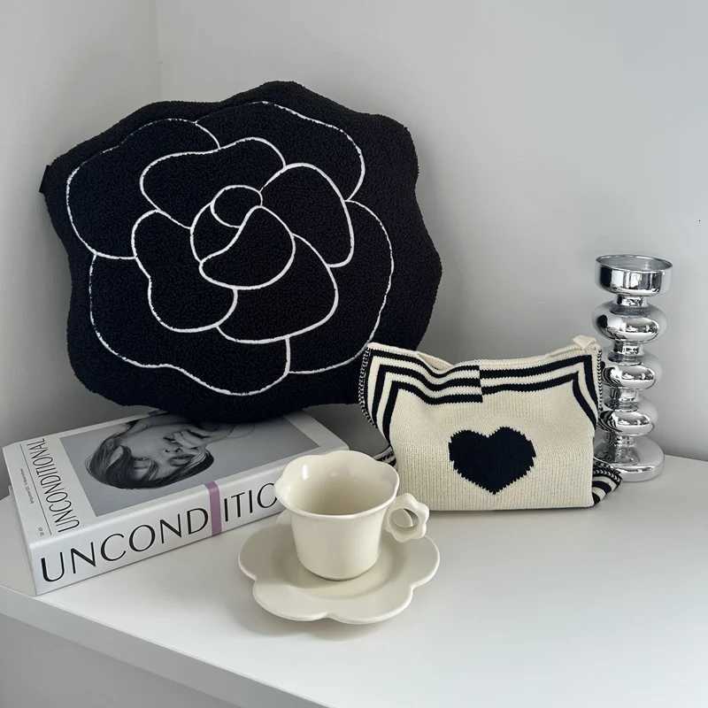 45cm Camellia Shaped Throw Pillow Floral Plush Hugging Cushion Sofa Floor DecorT260305