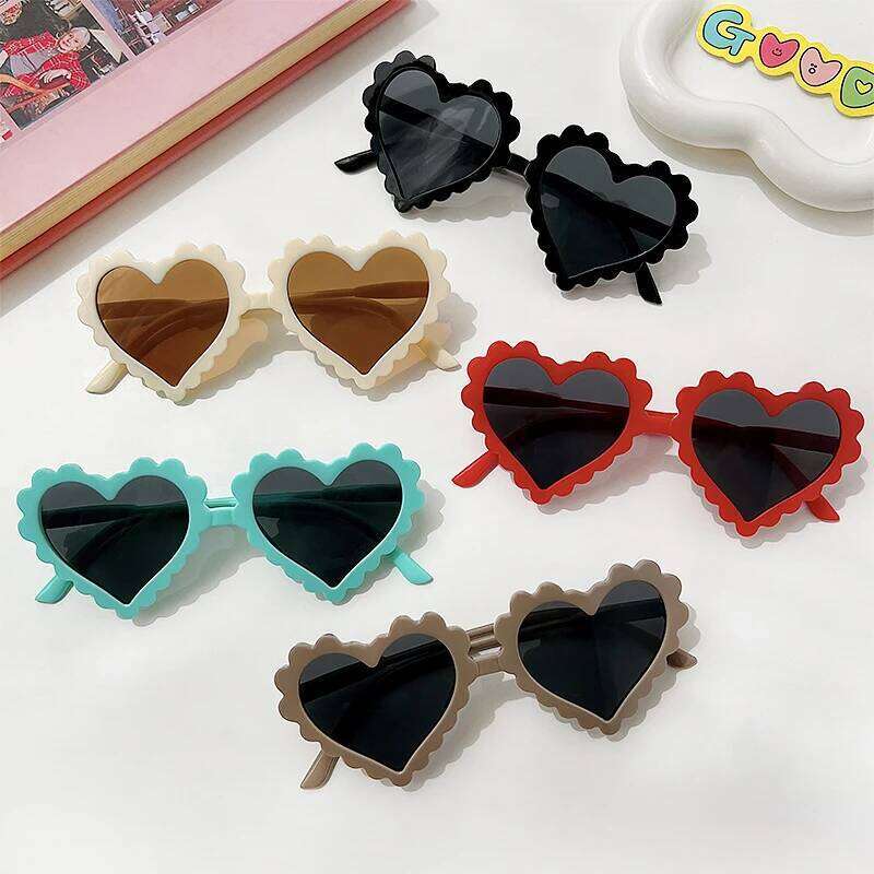 Children Cute Sweet Heart Outdoor Boys Girls Lovely Personality Street Shooting Classic Kids Sunglasses Z260305