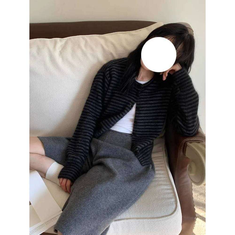 2026 Retro Korean Long Sleeve Stripe Knitted Sweater Women's Cardigan Casual Top Autumn Winter Fashion Round Neck Design Jumpers XJ260305