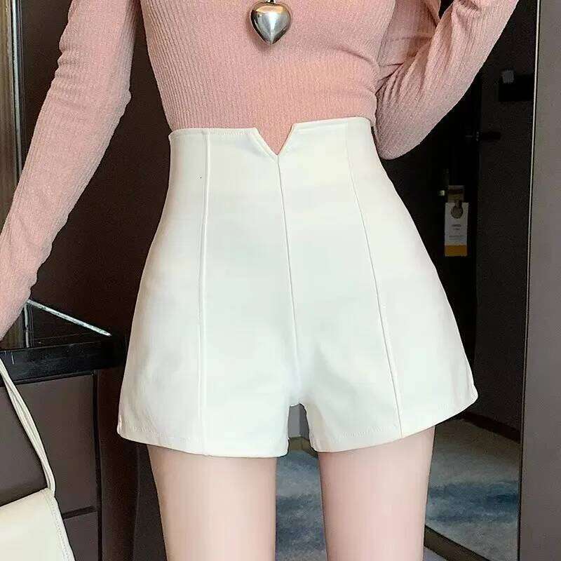 Woolen shorts women's high waisted hot as a base versatile boots for autumn and winter 2025 new casual black pants f XJ260305