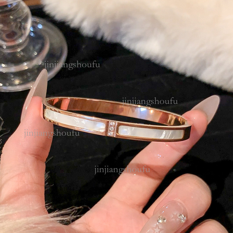 2026 Designer Bracelet Luxury Fashion Explosive Individually Cold Wind Titanium Steel Non Fading Bracelet Trendy Versatile Rose Gold Women's Hand