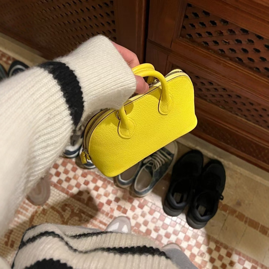 2026 Women's Yellow Handbag, High-end Bowling Bag, Fashionable Light Luxury Crossbody Luxury Handbag Bag, Shell Bag Wholesale
