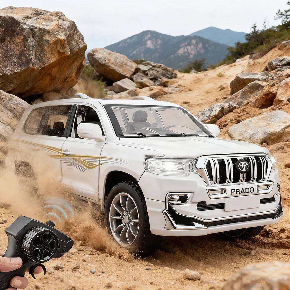 1:24 Scale Prado Lambor Veneno Alloy Diecast Model Toys Car Sound Light Exquisite Models Doors Opened Miniature Vehices Boy Gift Z260304