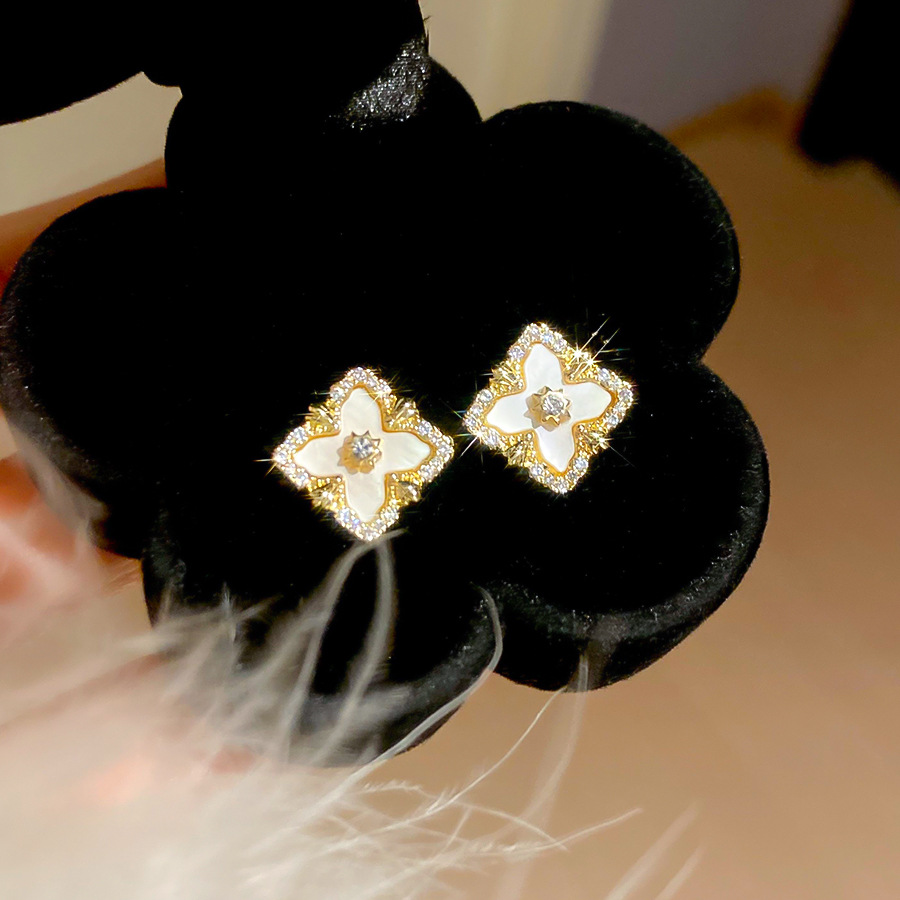 Four-leaf flower for women with pearls gold Light luxury niche exquisite bracelet necklace earrings 2026new vintage style - view 6
