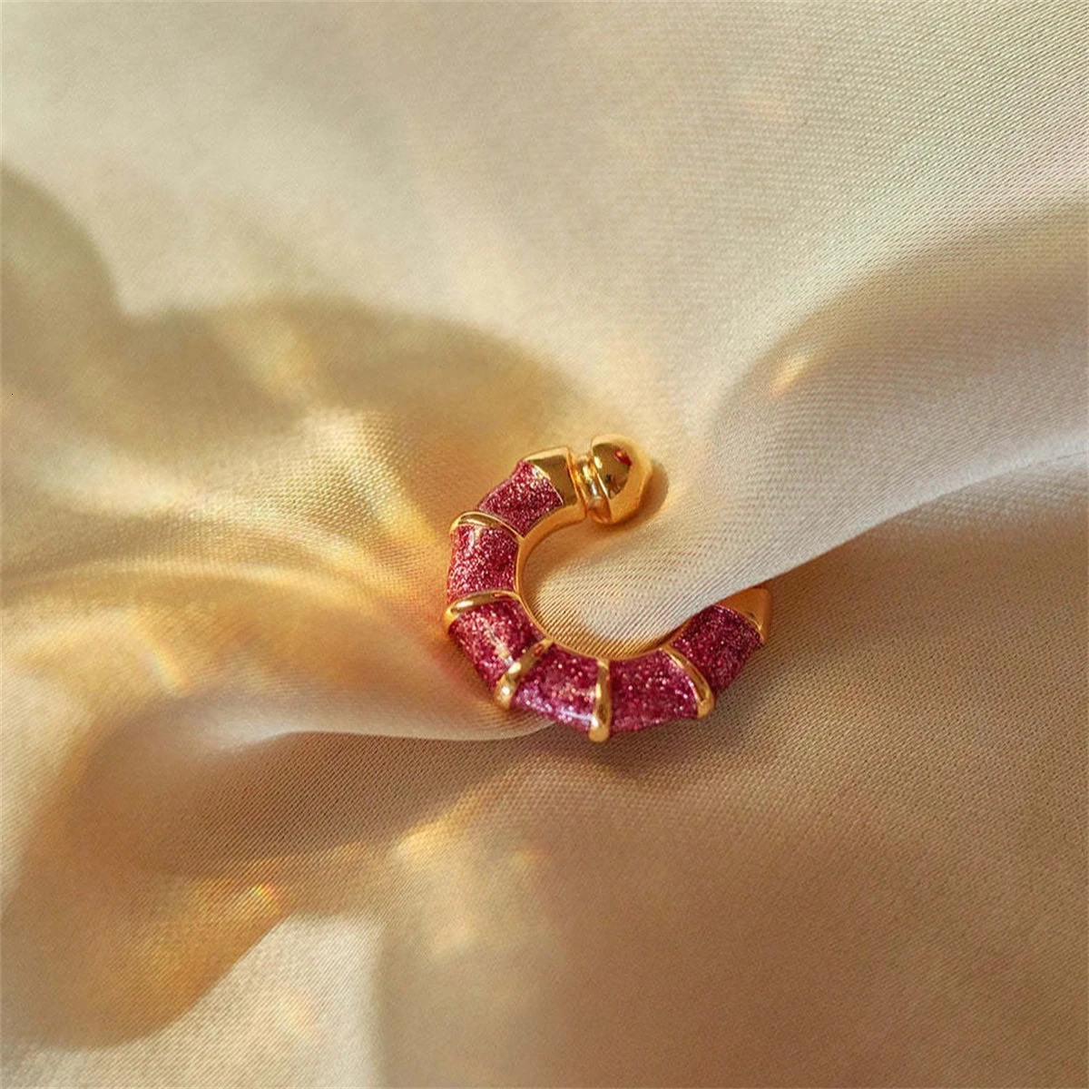Circular earrings with dopamine fine glitter earrings for women high-end fashion gold-plated and color preserving 260303