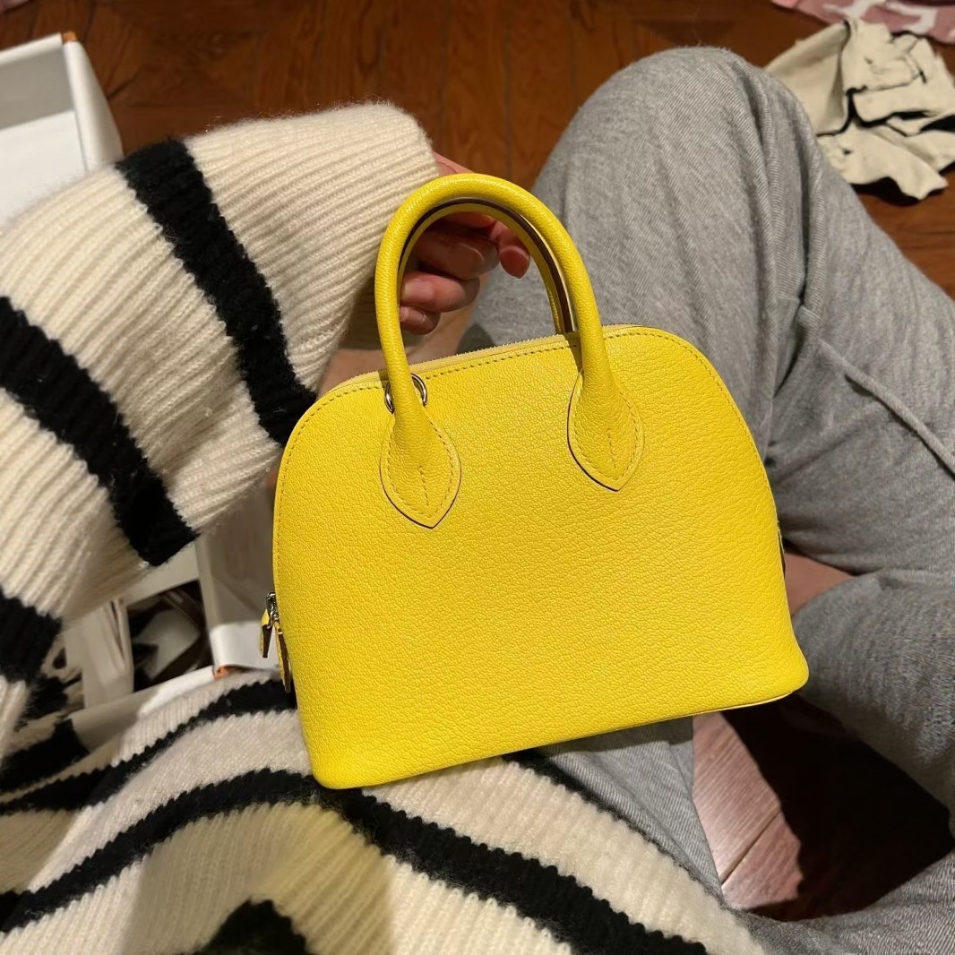 2026 Women's Yellow Handbag, High-end Bowling Bag, Fashionable Light Luxury Crossbody Luxury Handbag Bag, Shell Bag Wholesale