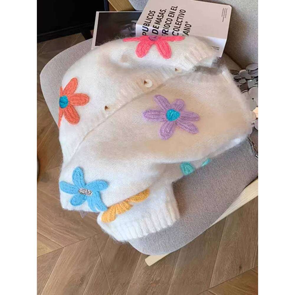 Women's autumn and winter flower embroidery anti-aging sweet round neck long sleeved jacket, loose, casual, elegant XJ260305