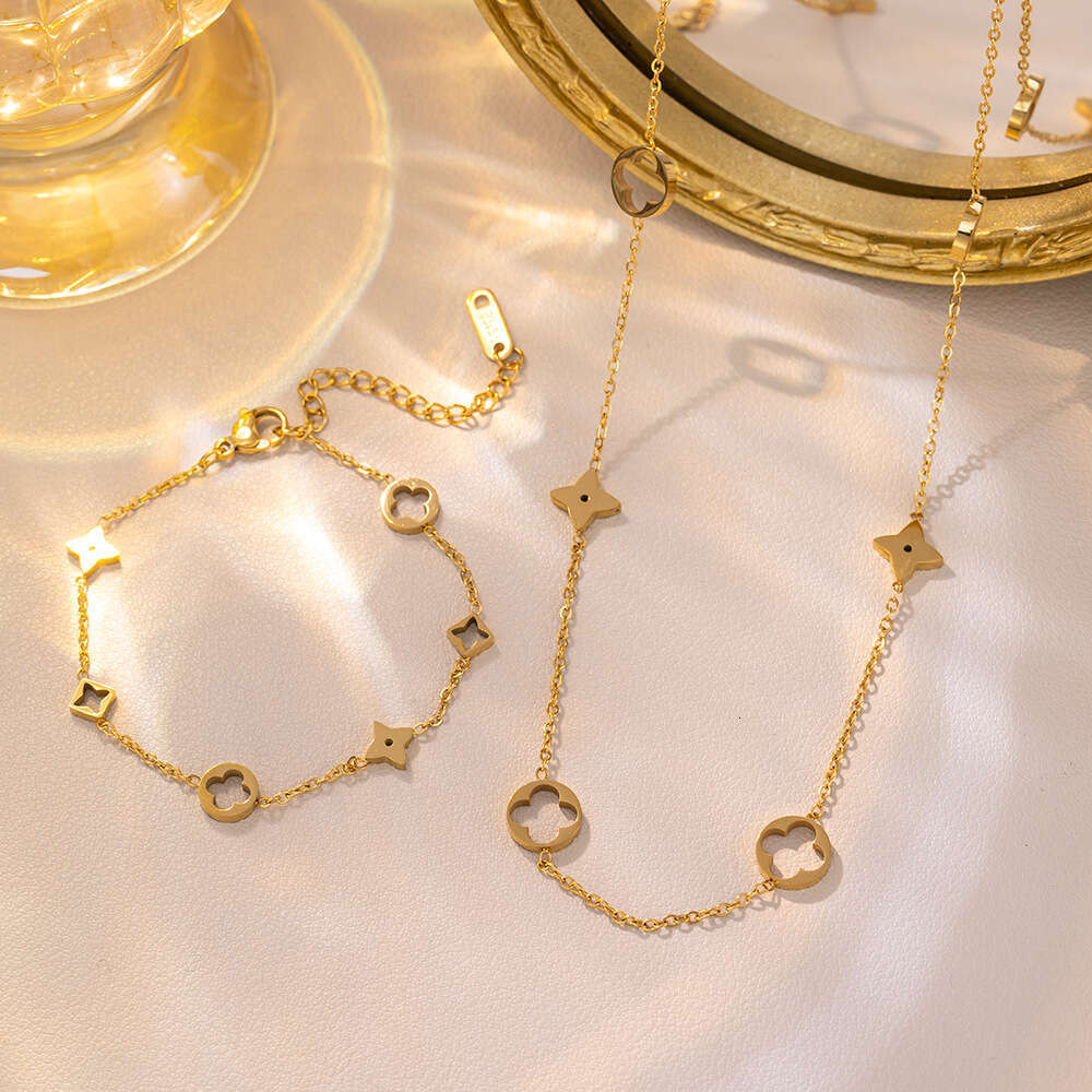 Openwork Four-Leaf Clover Necklace Designer Women's Jewelry Luxurious Minimalist Versatile Collar Chain The Perfect Holiday Gift for Her