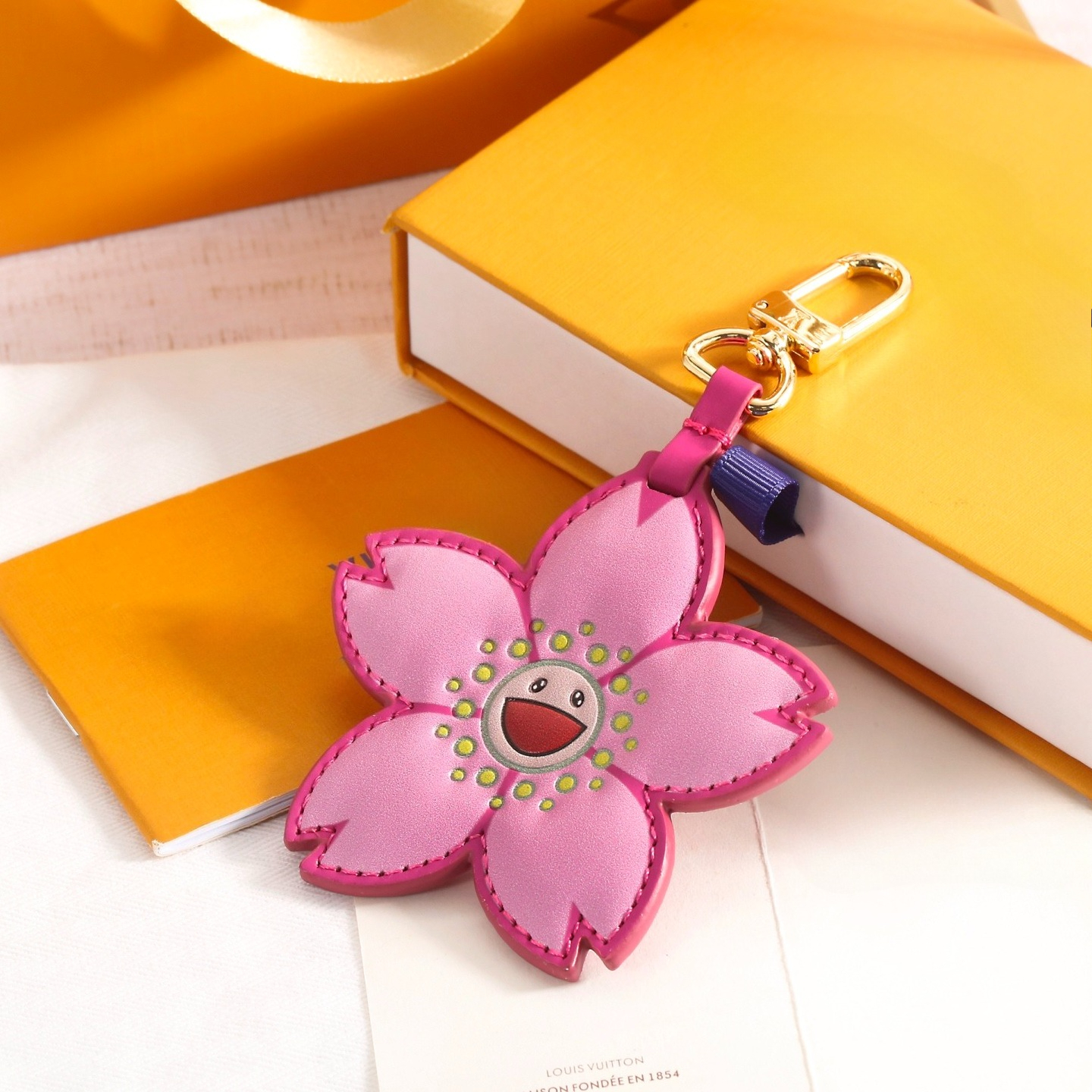Fashion Designer Keychains Mens Classic Pink Leather Gold Keychains For Men ladies car flower keychain women Cherry Blossoms key ring