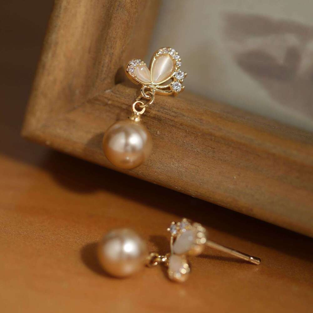 Champagne High-end Pearl Cat's Eye Stone Butterfly Earrings for Women Versatile Accessories Mosquito Coil Ear Clips