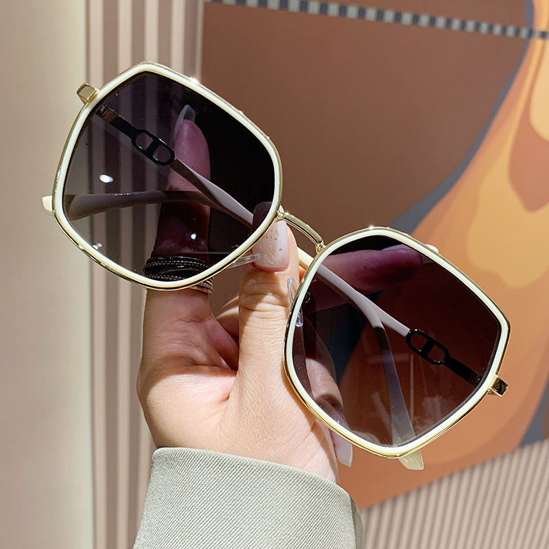 2026 New Designer Luxury Brand Gradient Integrated Classic Elegant UV Protection Outdoor Sports Women's Sunglasses