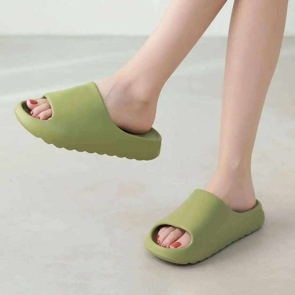 Kidmi Summer Causal EVA Men Shoes Outdoor Nonslip Home Soft Light Beach Cozy Cloud Slippers