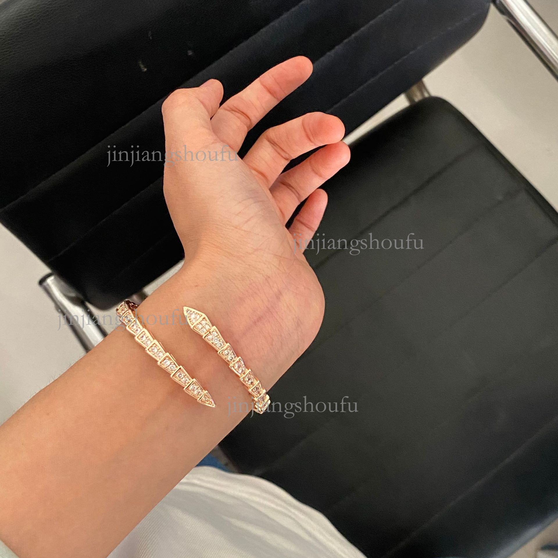 2026 Designer Zircon Snake Bone Bracelet Luxury Brand Women's Niche Design High End Temperament Exquisite Bracelet Fashion Trend Jewelry
