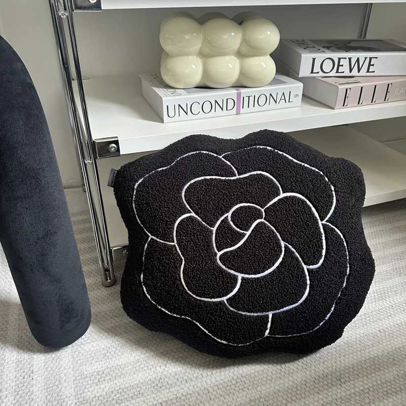 45cm Camellia Shaped Throw Pillow Floral Plush Hugging Cushion Sofa Floor DecorT260305
