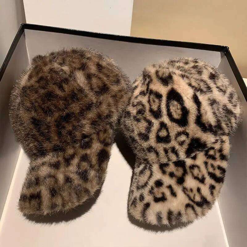 Leopard Baseball Cap Winter Hats For Plush Faux Fur Thickened Keep Warm Caps Women Outdoor Windproof Sunshade Vintage New Y260304