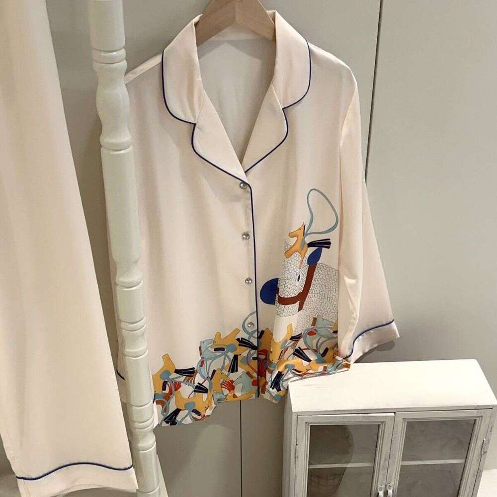 High-End Luxury Women's Pajamas Turn-Down Collar, Made Ice Silk, Featuring Sleeves Long Pants, Suitable For Spring Autumn, With A Youthful And Lu