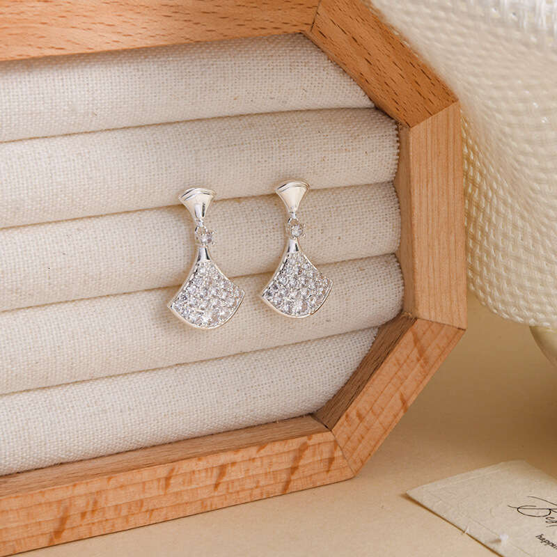 Korean Fashion Light Luxury Zircon Micro-inlaid Waistline Women Classic Retro Mosquito Coil Clip Fan-shaped Skirt Earrings For Women