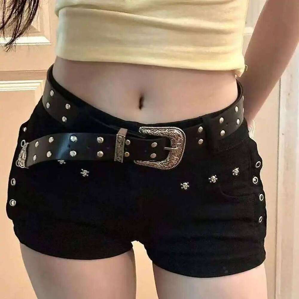 American Style Spicy Girl Dark Y2k Hugging Small Black Rivet Design Denim Super Shorts Low Waist Slimming Hot Pants XJ260305