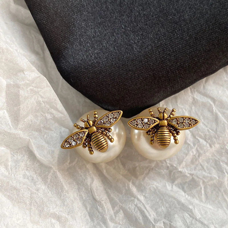 Vintage Charm Insect Bee Pearl Stud Earrings for Women Temperament Exquisite Gold Color Zircon Jewelry Party Accessories Gift 260303