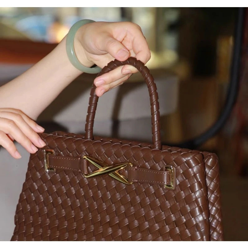 JW PEI Woven Handbag Stylish Versatile n Sophisticated Small Square Bag 260303