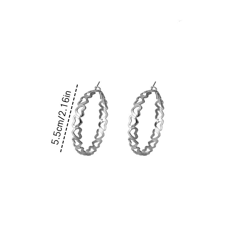 Metal hollowed-out heart-shaped ear ring, exquisite and simple, elegant and versatile. Metal three-dimensional ear ring