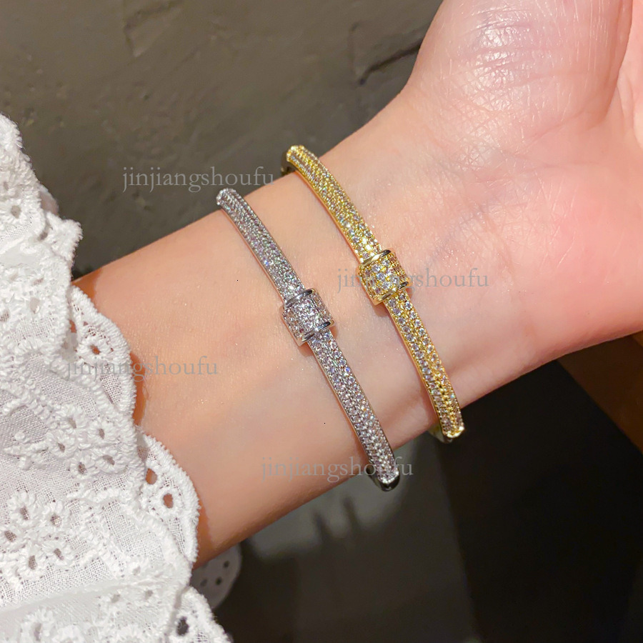 2026 Designer Bracelet Luxury Trendy Women's Jewelry European And American Fashion High End Zircon Breathable Exquisite Geometric Heart Shaped Ho