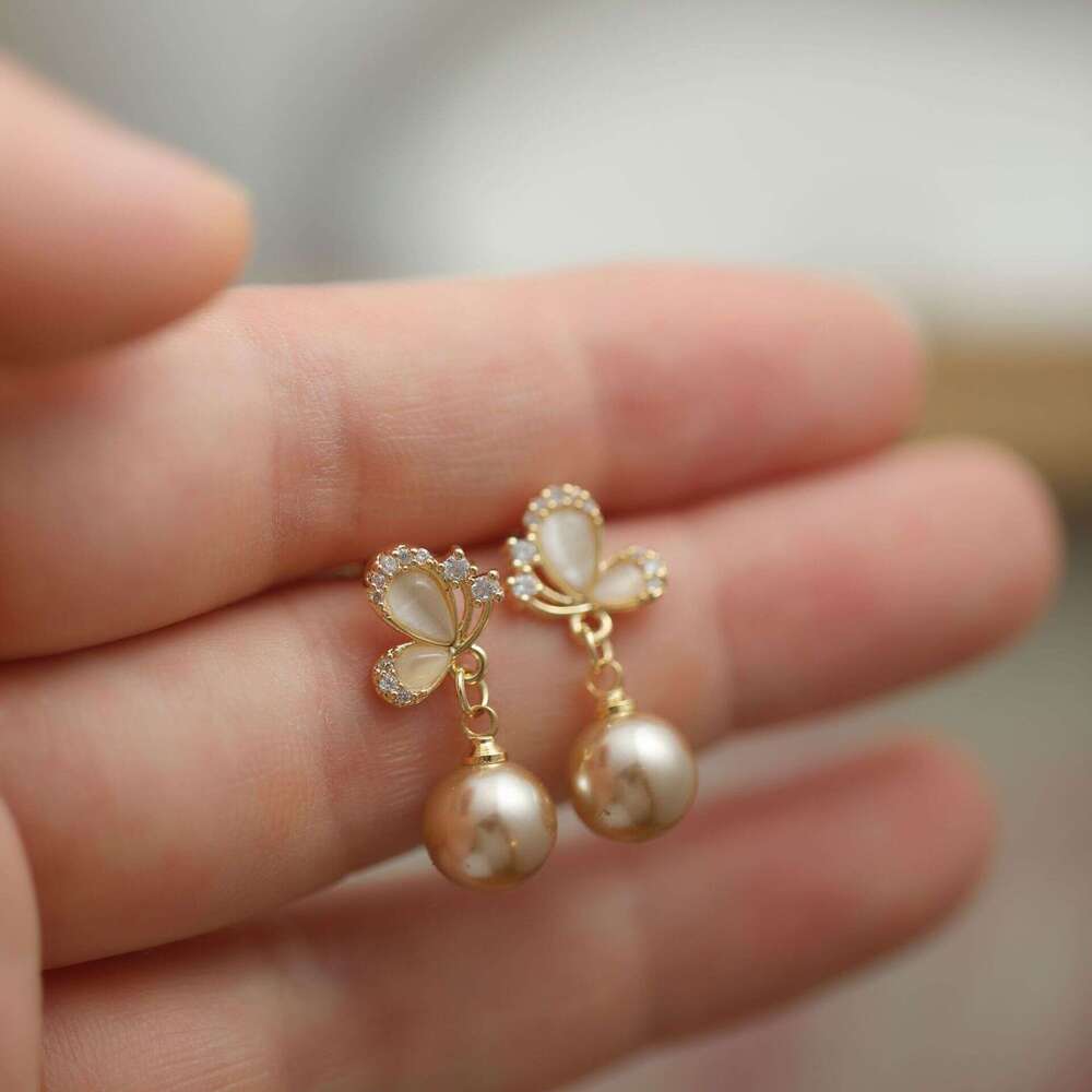 Champagne High-end Pearl Cat's Eye Stone Butterfly Earrings for Women Versatile Accessories Mosquito Coil Ear Clips