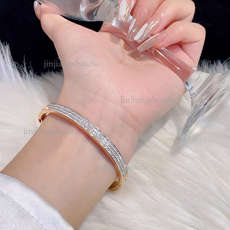 2026 Designer Bracelet Luxury Fashion Explosive Individually Cold Wind Titanium Steel Non Fading Bracelet Trendy Versatile Rose Gold Women's Hand