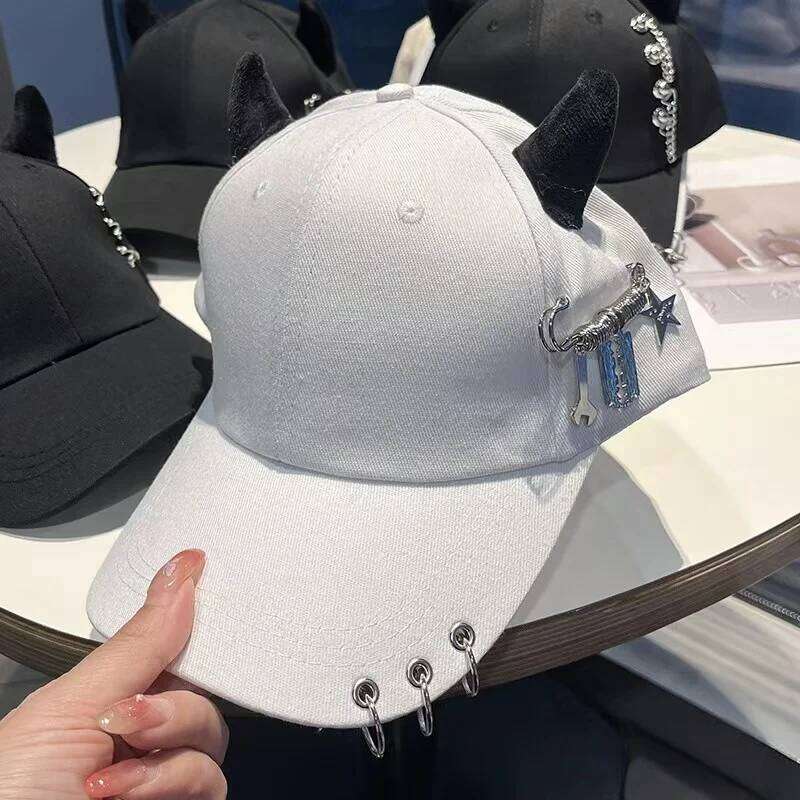 New Unisex Lron Ring Cow Horn Personality Baseball Caps Spring Autumn Outdoor Adjustable Casual Hats Sunscreen Hat Y260304